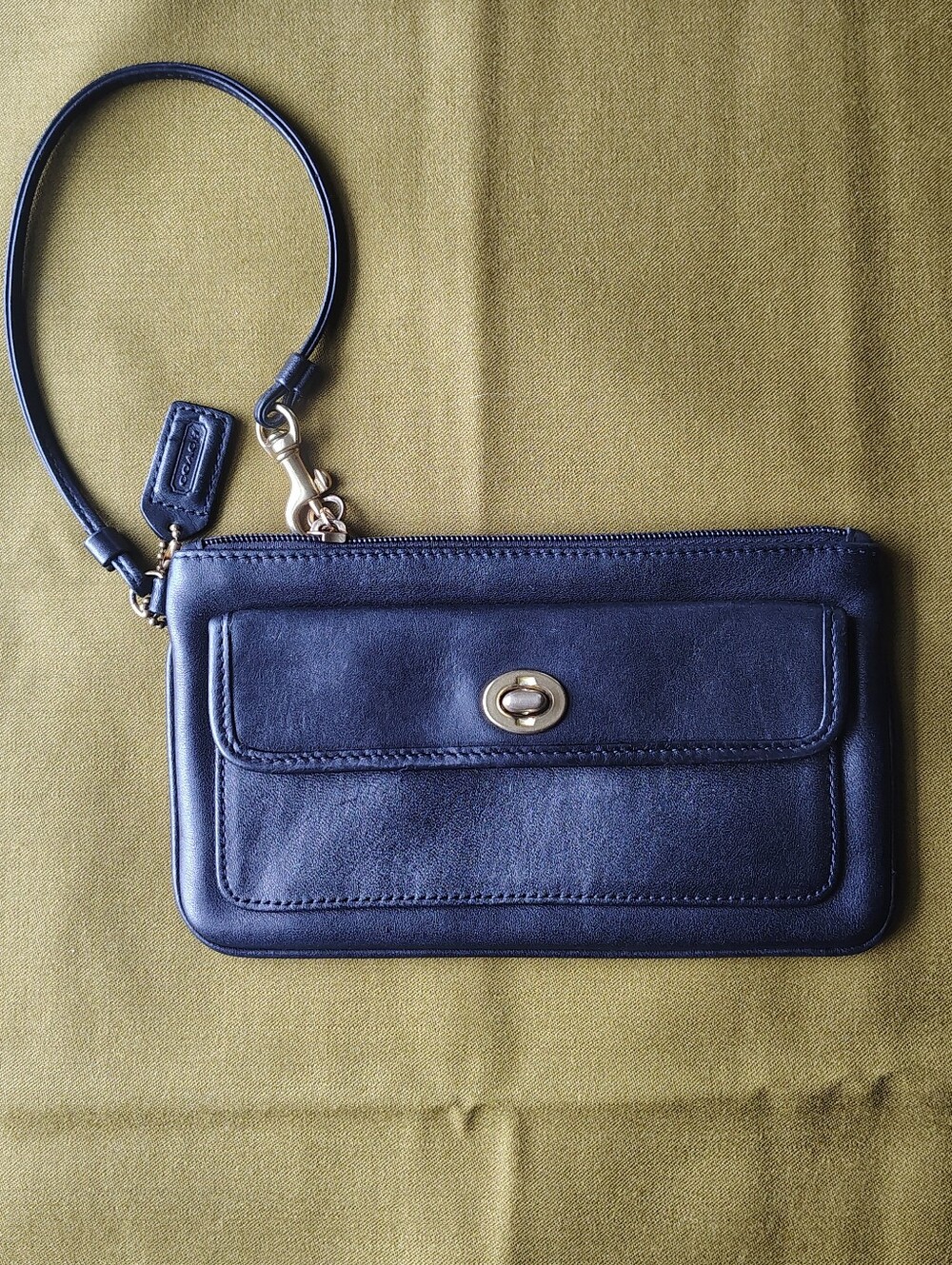 Vintage Black Legacy Coach Turnlock Wristlet